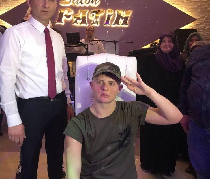 (özel) Tek Hayali Askerlik Olan Down Sendromlu Gence Asker Eğlencesi G2