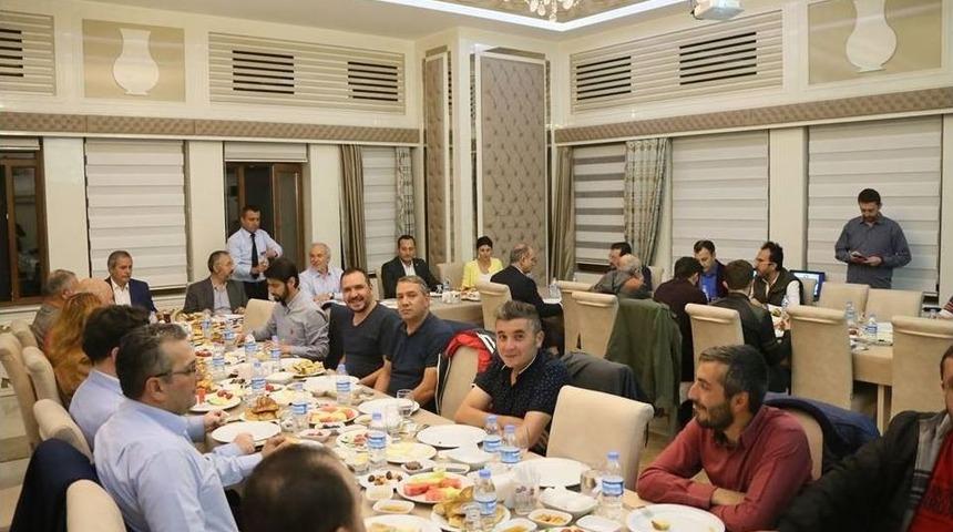 Başkan Kamil Sara&ccedil;oğlu &rsquo;basınla Sahur&rsquo;da Buluştu