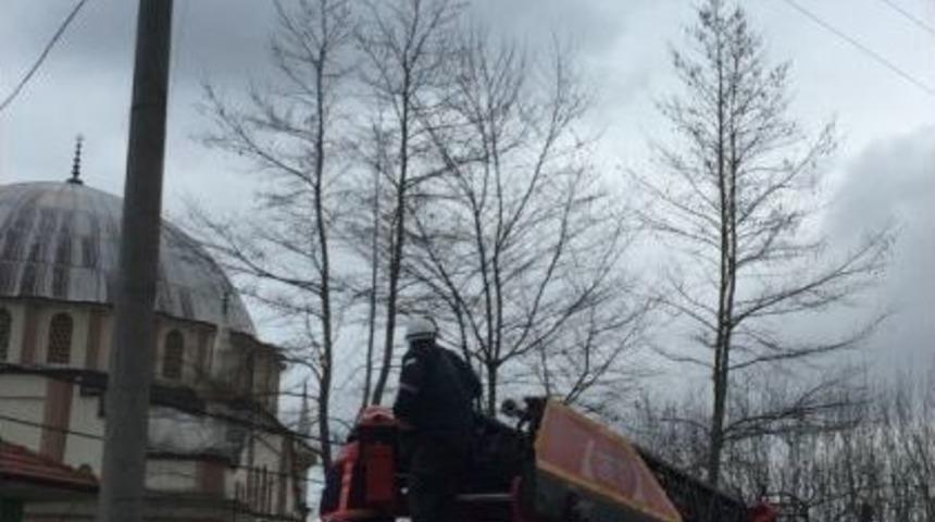 İtfaiye Aracının Merdiveni Elektrik Tellerine Takıldı