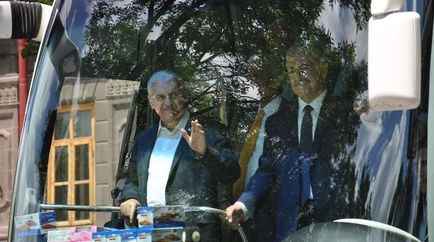 Başbakan Binali Yıldırım, Kars Valiliği Ve Harakani T&uuml;rbesini Ziyaret Etti