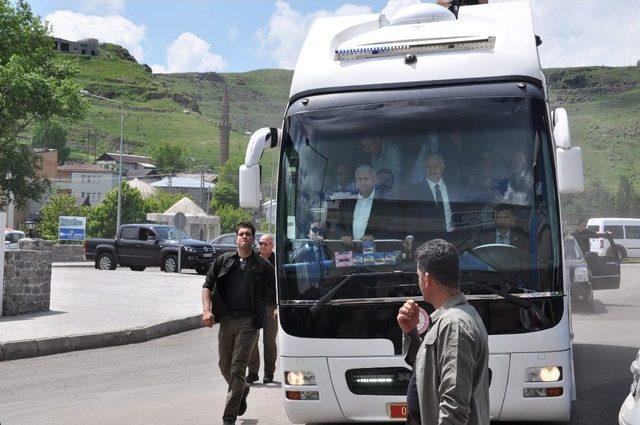 Başbakan Binali Yıldırım, Kars Valiliği Ve Harakani Türbesini Ziyaret Etti