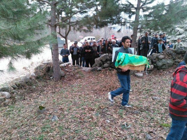 Alevler İ&ccedil;inde Kalan Bebek Hayatını Kaybetti 1