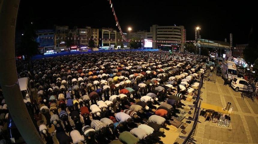 Kadir Gecesi&rsquo;nde &ldquo;seccadenle Gel&rdquo; Programı