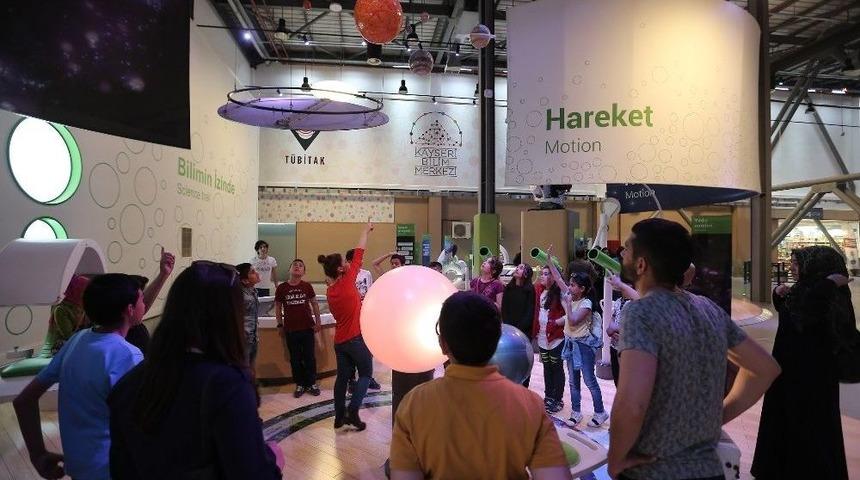 Bilim Merkezi&rsquo;nin Hafta Sonu Beş Ayrı İlden 409 &Ouml;ğrenci Ziyaret Etti