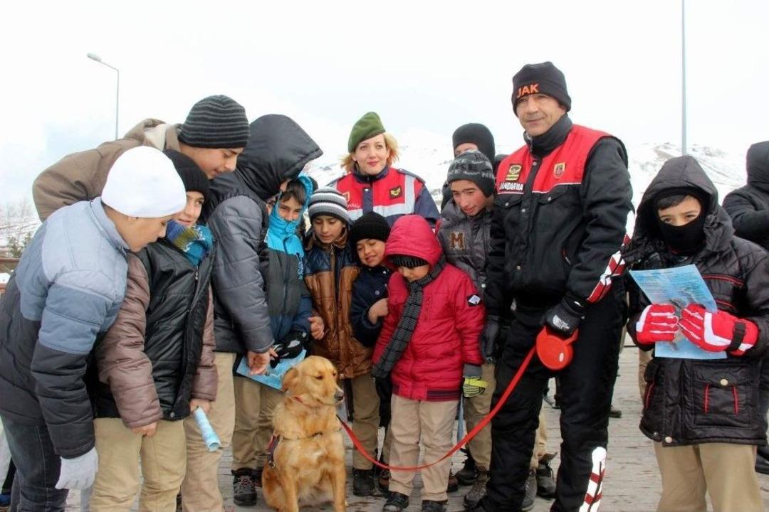 &Ccedil;ocukların Erciyes Hayalini Erciyes Jandarma Ger&ccedil;ekleştirdi