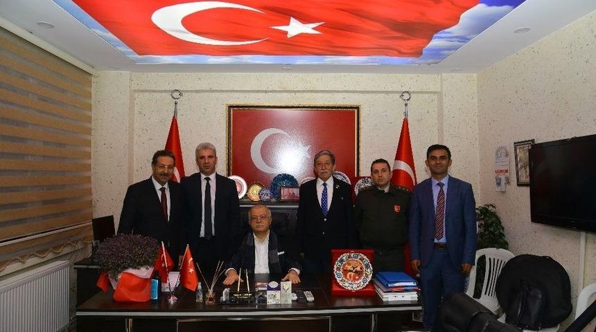 Vali Şent&uuml;rk, Şehit Aileleri Sosyal Yardımlaşma Ve Dayanışma Derneğini Ziyaret Etti