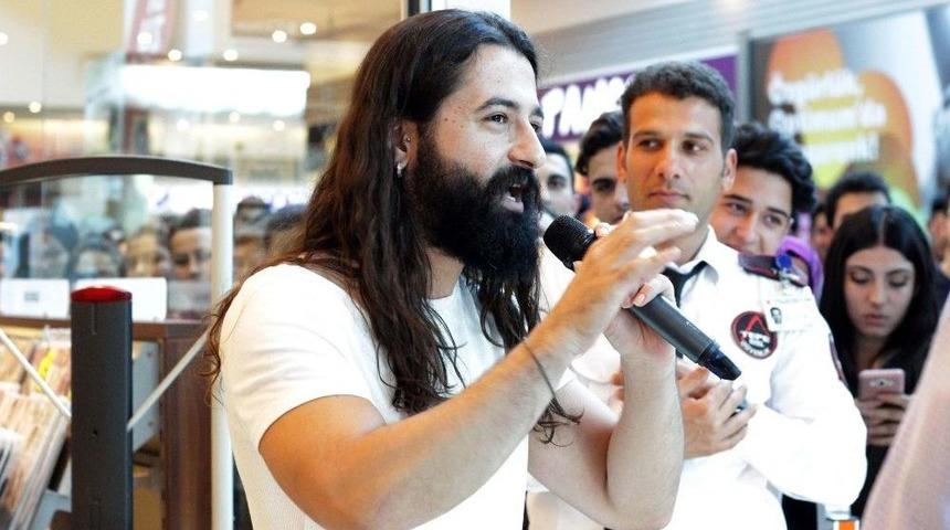 Koray Avcı Hayranlarıyla Buluştu