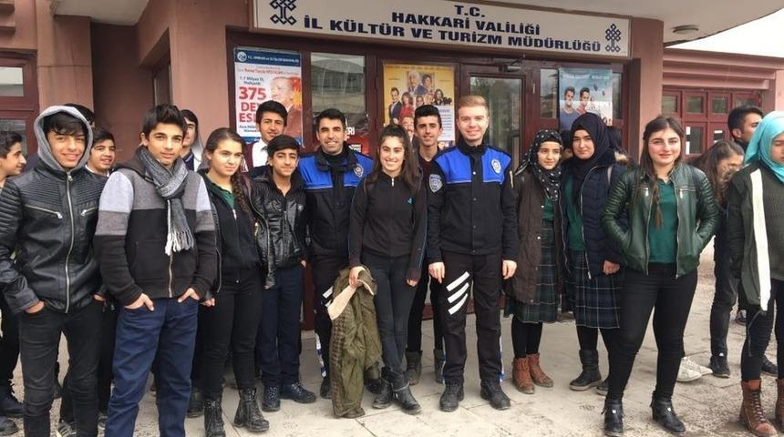 Hakkari’de Çocuklar İçin Sinema Etkinliği