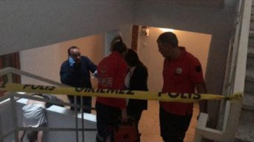 Aksaray&rsquo;da Bir Kişi Apartman Boşluğunda &Ouml;l&uuml; Bulundu