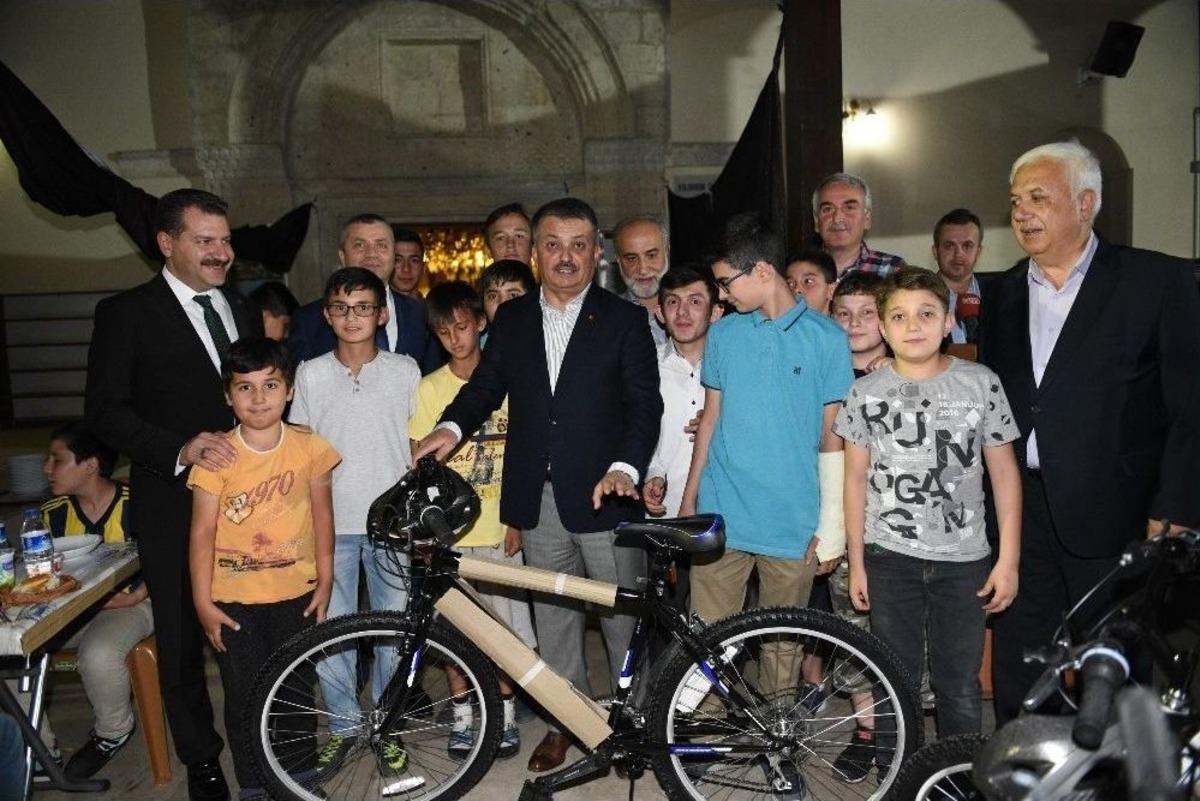 En G&uuml;zel Kuran-ı Kerim Okuyan &Ouml;ğrenciler &Ouml;d&uuml;llendirildi