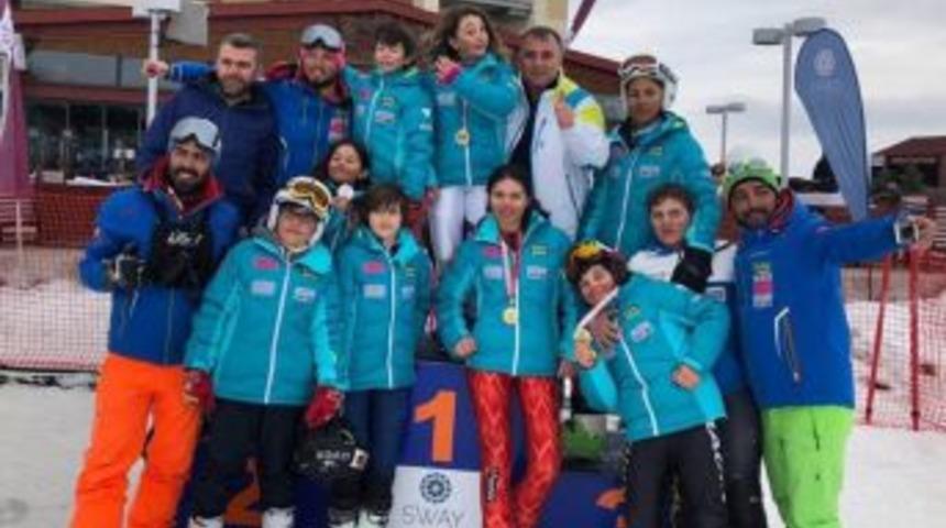 Kayakta Erzurum R&uuml;zgar Kayak Kul&uuml;b&uuml;n&uuml;n Birincilik Başarısı