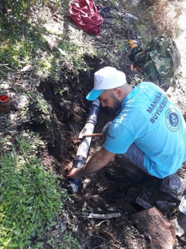 İçme Suyu Hattından 2 Metrelik Ağaç Kökü Çıktı