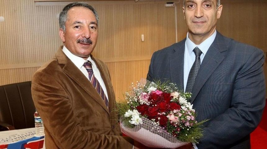 Ai&ccedil;&uuml;&rsquo;de Eğitim Fak&uuml;ltesi Dekanı Değişti