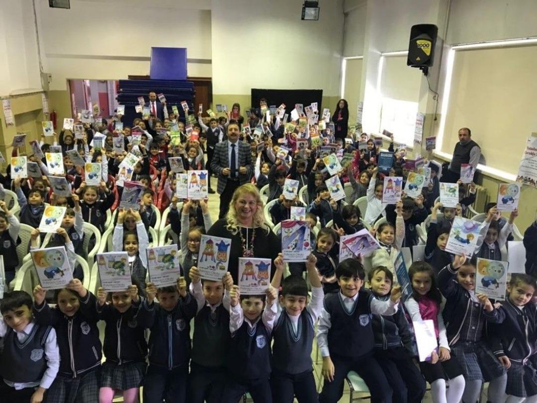 Yazar Mavisel Yener, Ardahan&rsquo;da &Ouml;ğrencilerle Buluştu