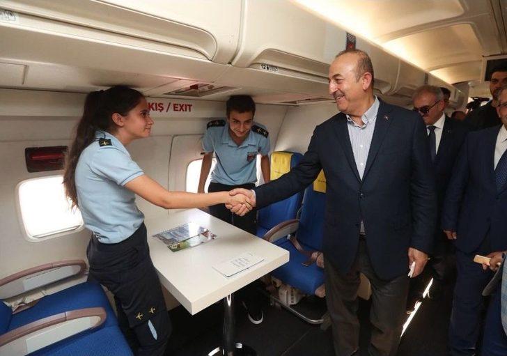 Lise Bahçesindeki Yolcu Uçağını Bakan Çavuşoğlu Açtı G2