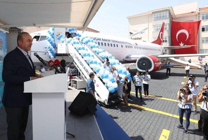 Lise Bahçesindeki Yolcu Uçağını Bakan Çavuşoğlu Açtı G3