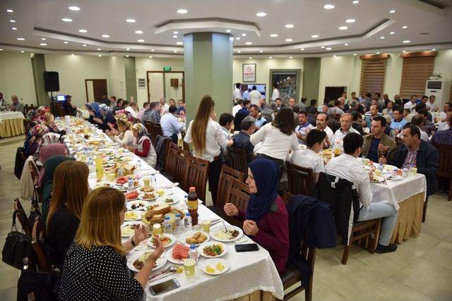 Başkan Arslan’dan Belediye Personeline İftar Yemeği