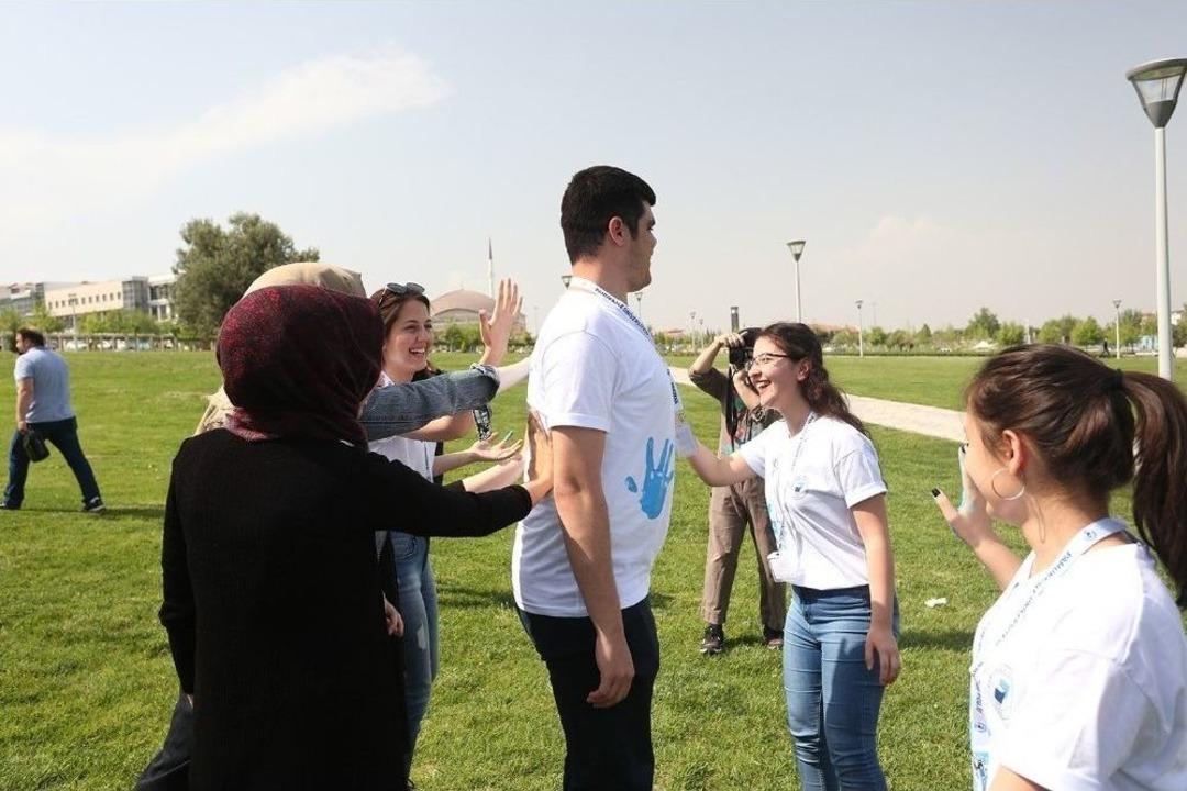 Pa&uuml;&rsquo;de Otizm Farkındalık Etkinlikleri Sona Erdi