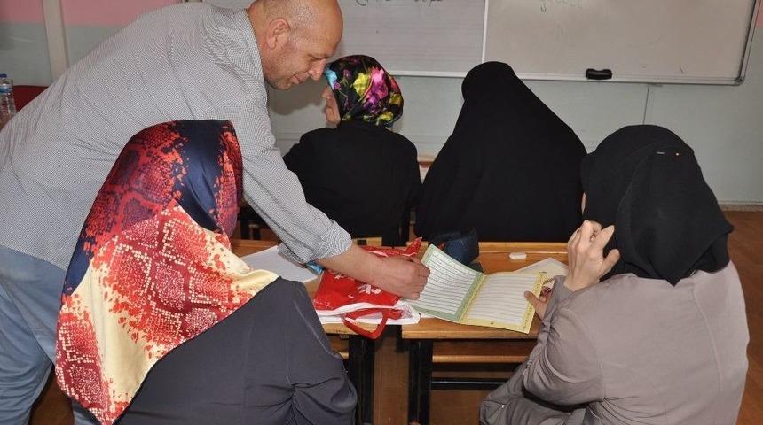 İneg&ouml;l&rsquo;deki Okuma Yazma Kurslarına Yoğun İlgi