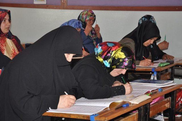 İnegöl’deki Okuma Yazma Kurslarına Yoğun İlgi