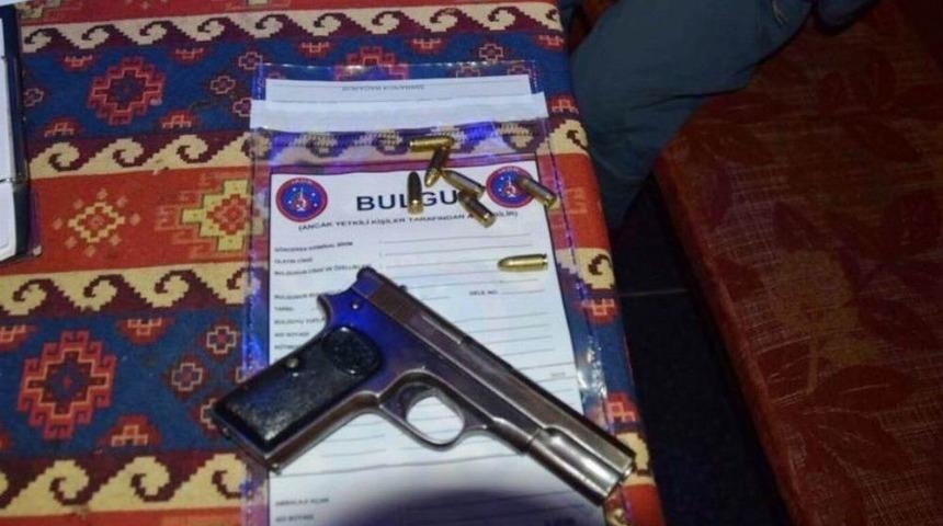 Eğlence Mekanları Denetiminde Ruhsatsız Tabanca Ele Ge&ccedil;irildi