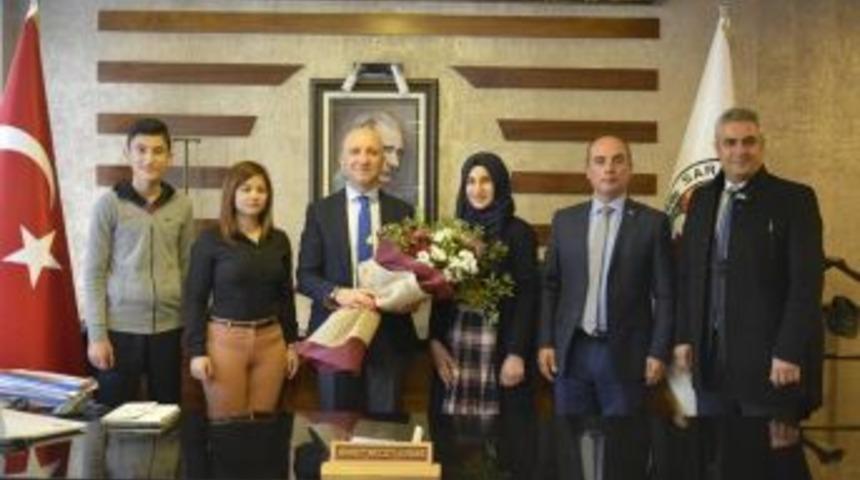 &Ouml;ğrencilerden &Ouml;zbaş&rsquo;a Teşekk&uuml;r