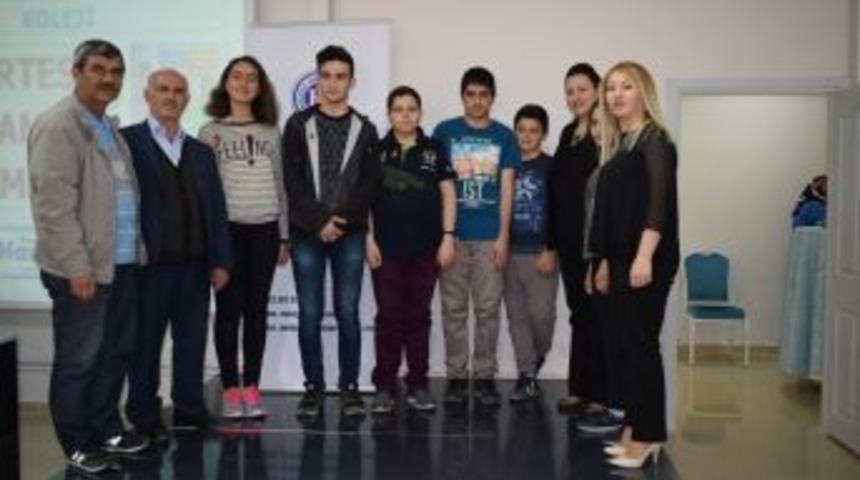 Bursluluk Sınavını Kazananlar &Ouml;d&uuml;llendirildi