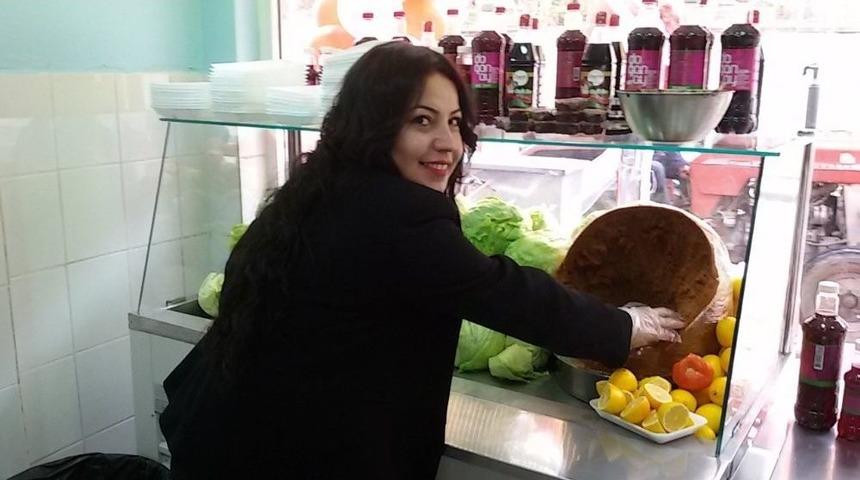 &Ccedil;iğ K&ouml;fte Tutkunu Oğlu İ&ccedil;in &Ccedil;iğ K&ouml;fteci A&ccedil;tı