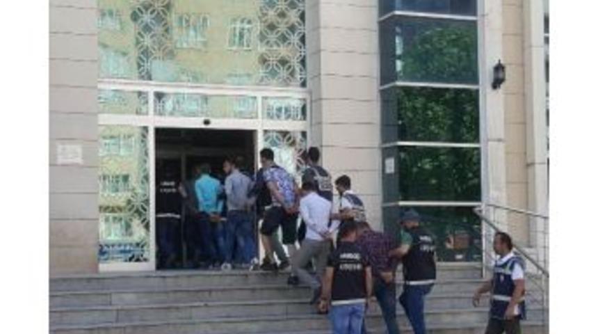 Kırşehir&rsquo;de Uyuşturucu Ş&uuml;phelisi 6 Kişi Tutuklandı