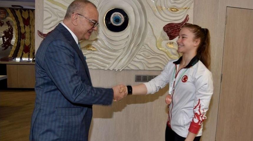 Başkan Ergün Altın Kız Ayşe Begüm’ü Ağırladı