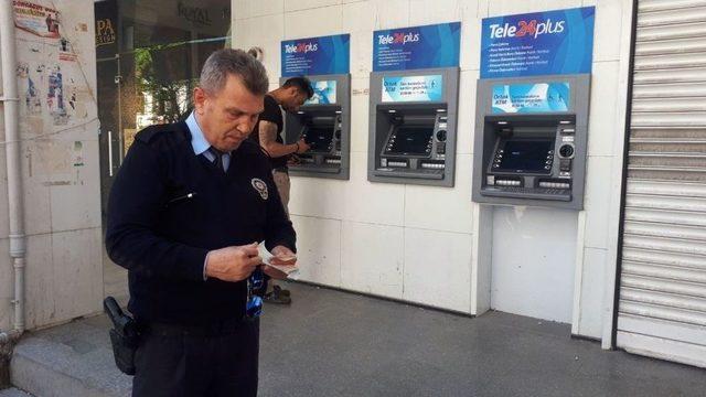 112 Görevlisi Atm’de Unutulan Parayı Polise Teslim Etti