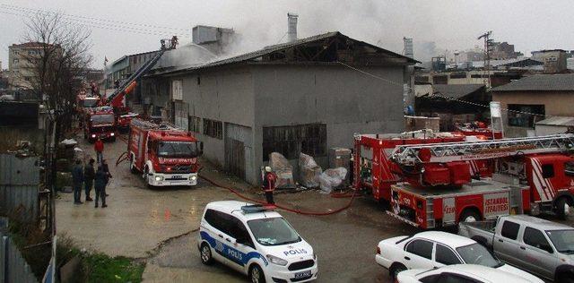 Ümraniye’de Kereste Fabrikada Yangın Paniği