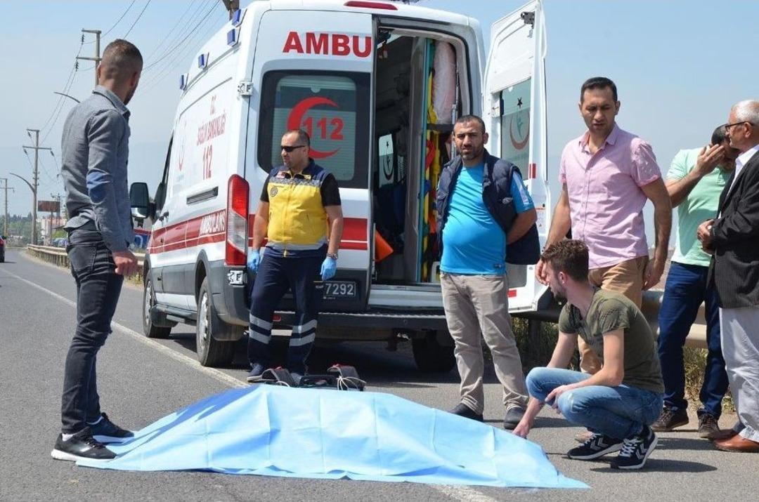 Karşıdan Karşıya Ge&ccedil;erken Otomobilin &Ccedil;arptığı Yaşlı Kadın &Ouml;ld&uuml;