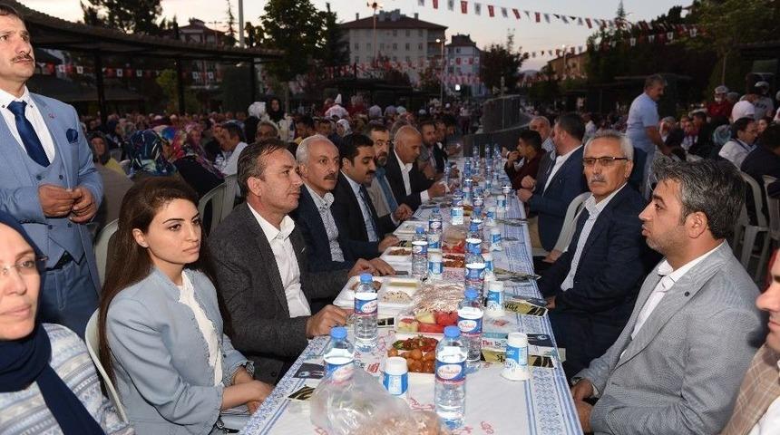 Başkan G&uuml;l İftar Yemeğinde Vatandaşlarla Buluştu