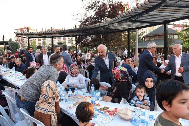 Başkan Gül İftar Yemeğinde Vatandaşlarla Buluştu