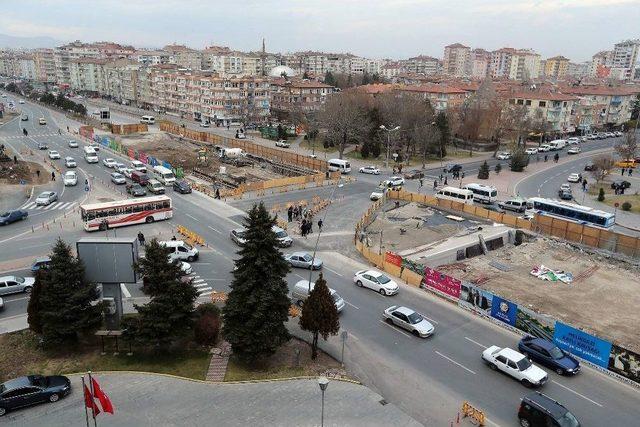 Başkan Çelik, Katlı Kavşağın Üst Bölümünü Trafiğe Açtı