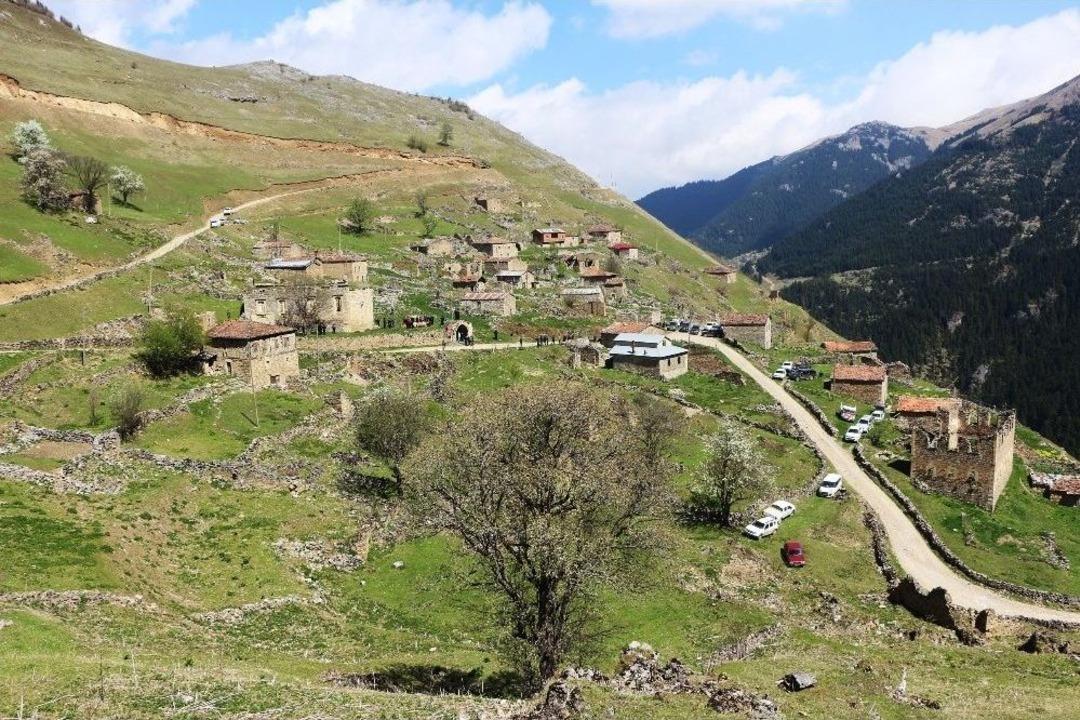 Bakan Soylu Santa Harabeleri&rsquo;ni Gezdi