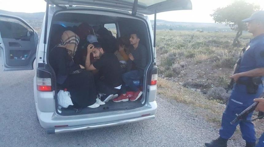 G&ouml;&ccedil;men Ka&ccedil;ak&ccedil;ılığı Operasyonu: 11 G&ouml;zaltı