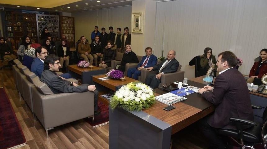 Başkan &Ccedil;imen, Burs Alan 20 &Ouml;ğrenciyi Kabul Etti