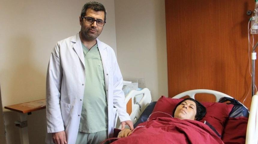 20 Yıldır Acı &Ccedil;ekiyordu, 2 Saatte Sağlığına Kavuştu