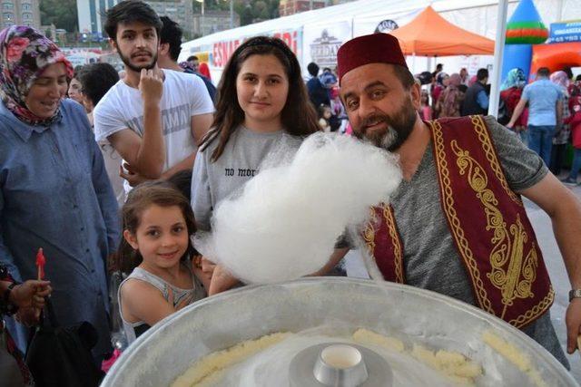 Esnaf Günlerinde Çocuklar Unutulmadı