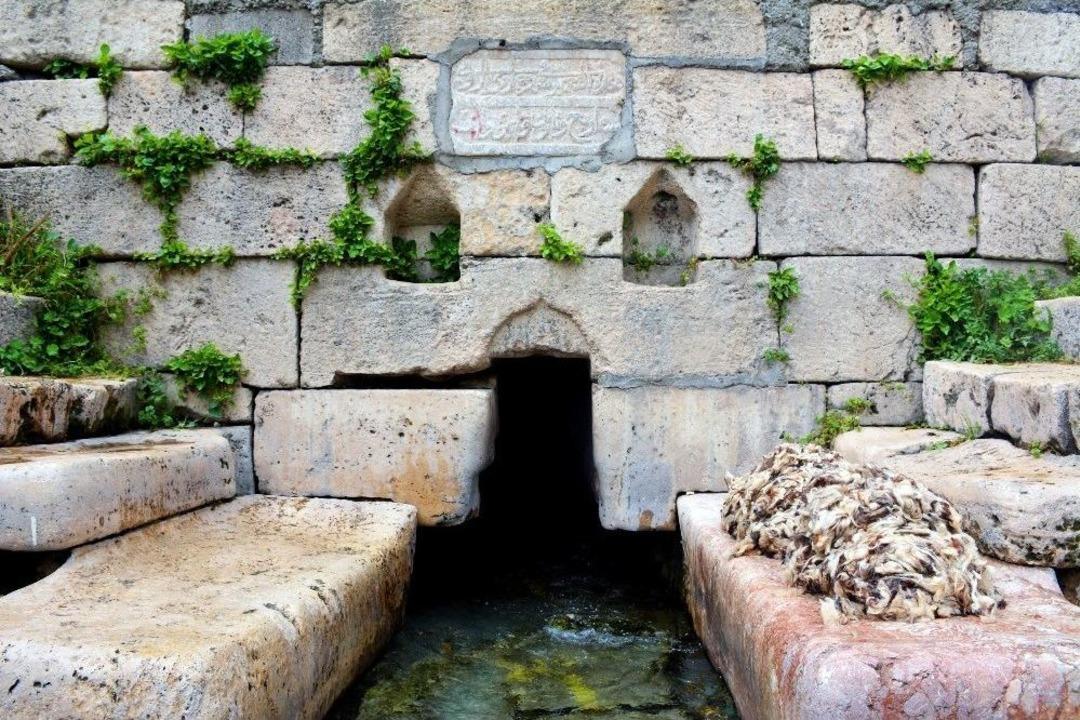 Tarihi Mekanda Halı Ve Y&uuml;n Yıkama Geleneği