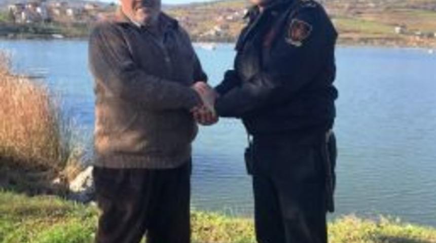 Kendisini G&ouml;lden Kurtaran G&uuml;venlik G&ouml;revlisine Teşekk&uuml;r Etti