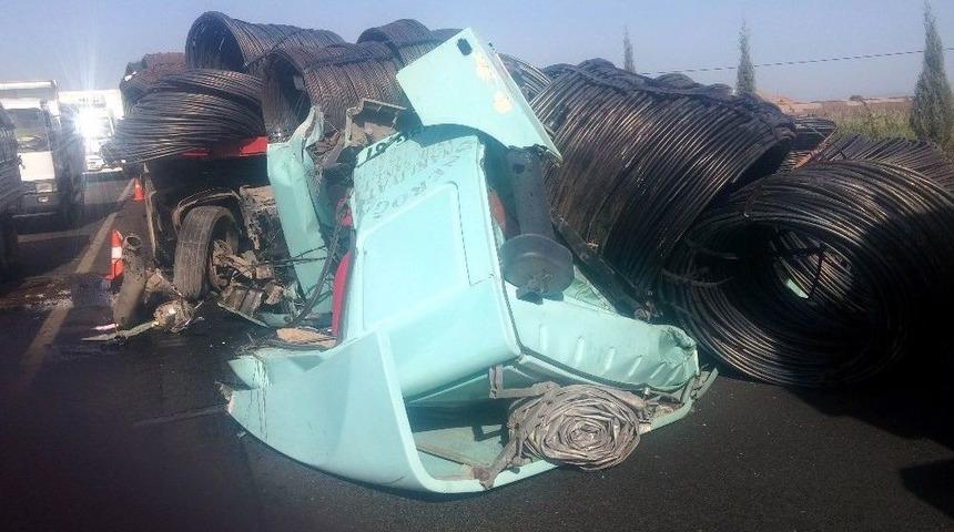 Hurdaya D&ouml;nen Tırdan Sağ &Ccedil;ıktı