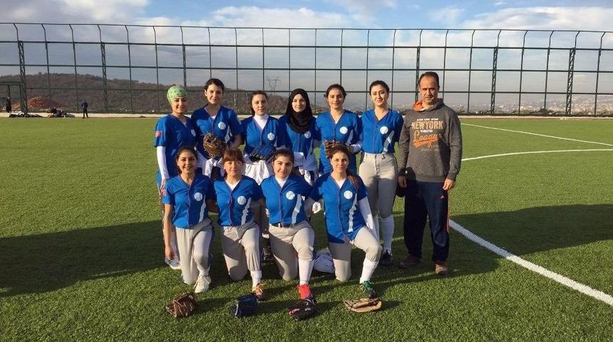 Kırıkkaleli Softbolcular İlk Devreyi Lider Kapattı