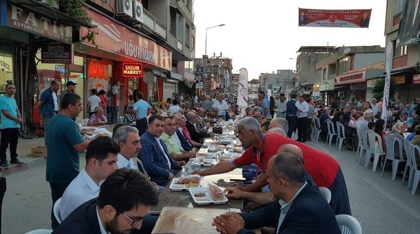 Kadirli&rsquo;de 15 Bin Kişi Sokak İftarında Orucunu A&ccedil;tı