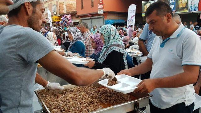 Kadirli’de 15 Bin Kişi Sokak İftarında Orucunu Açtı