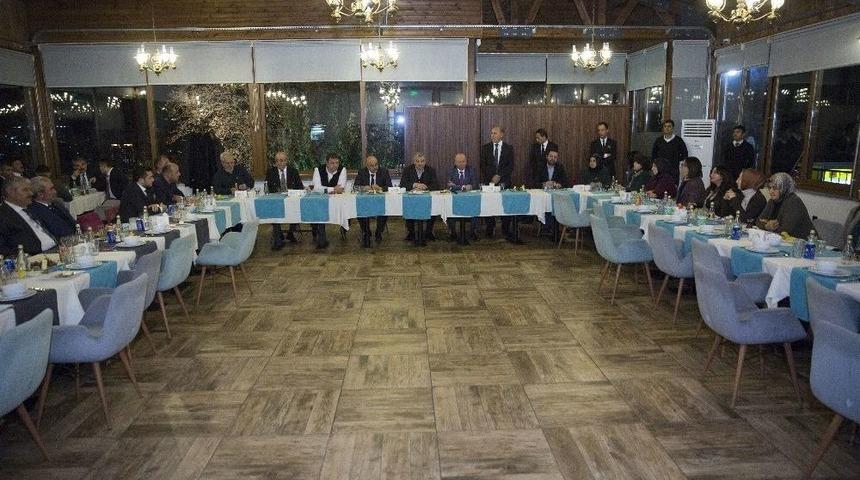 Başkan &Ccedil;elik, Ak Parti Kocasinan İl&ccedil;e Teşkilatı İle Bir Araya Geldi