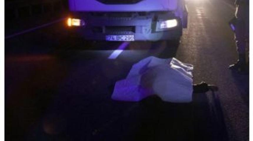 Yolun Karşısına Ge&ccedil;mek İsterken Yaşamını Yitirdi