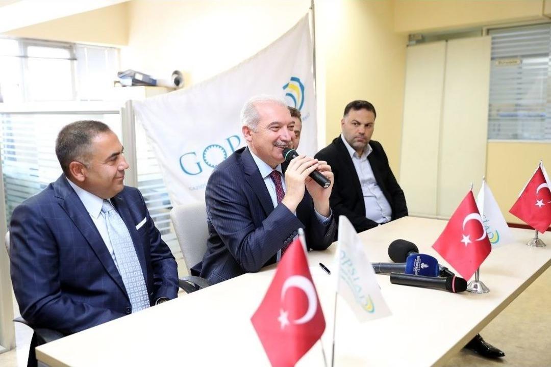 Başkan Mevl&uuml;t Uysal, Gaziosmanpaşa&rsquo;da Ziyaretlerde Bulundu